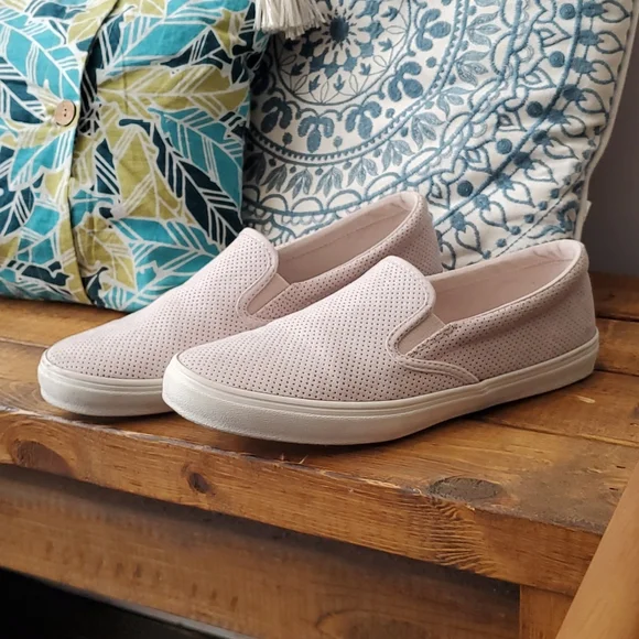 Old Navy Blush Slip On Sneaker sz 8 - Picture 3 of 7